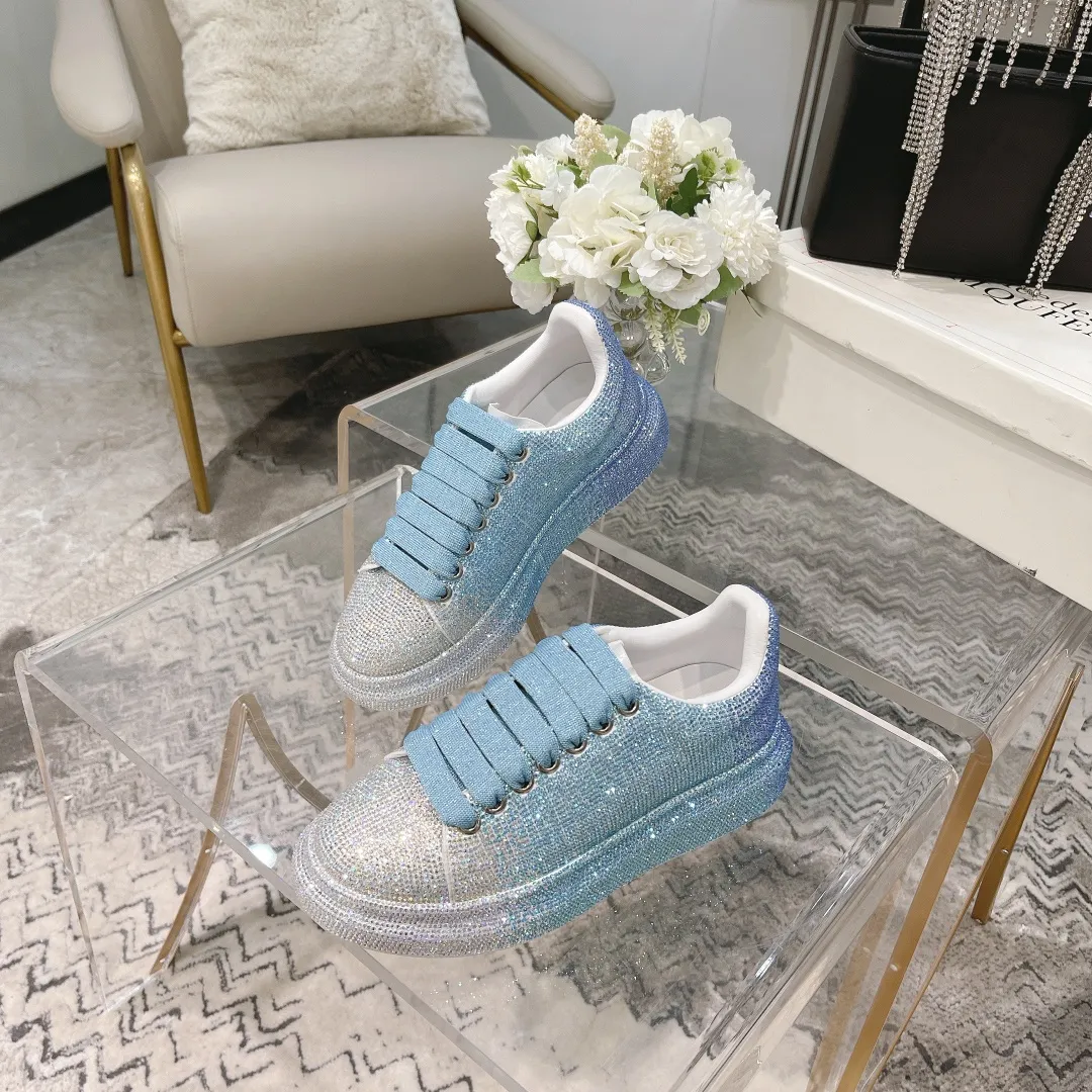 👟👟Ex-factory price 560👟👟 Men's size +10 2025SS McQueen crystal inlaid large and small diamond casual shoes counter original 1:1 production Fabric: imported silk velvet + imported Czech diamonds Lining: sheepskin lining Code number: 35-41 Male 39/44